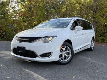 Used 2017 Chrysler Pacifica Touring-L w/ Tire & Wheel Group