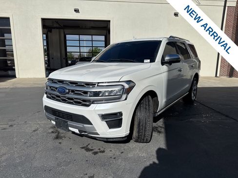 Used 2023 Ford Expedition Platinum AWD/4WD image 3