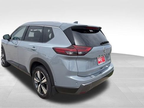 Used 2025 Nissan Rogue SL AWD/4WD image 4