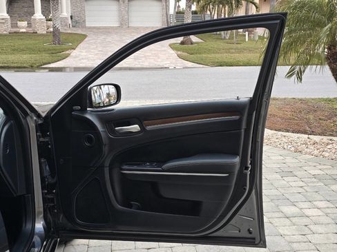 Used 2014 Chrysler 300 C image 76