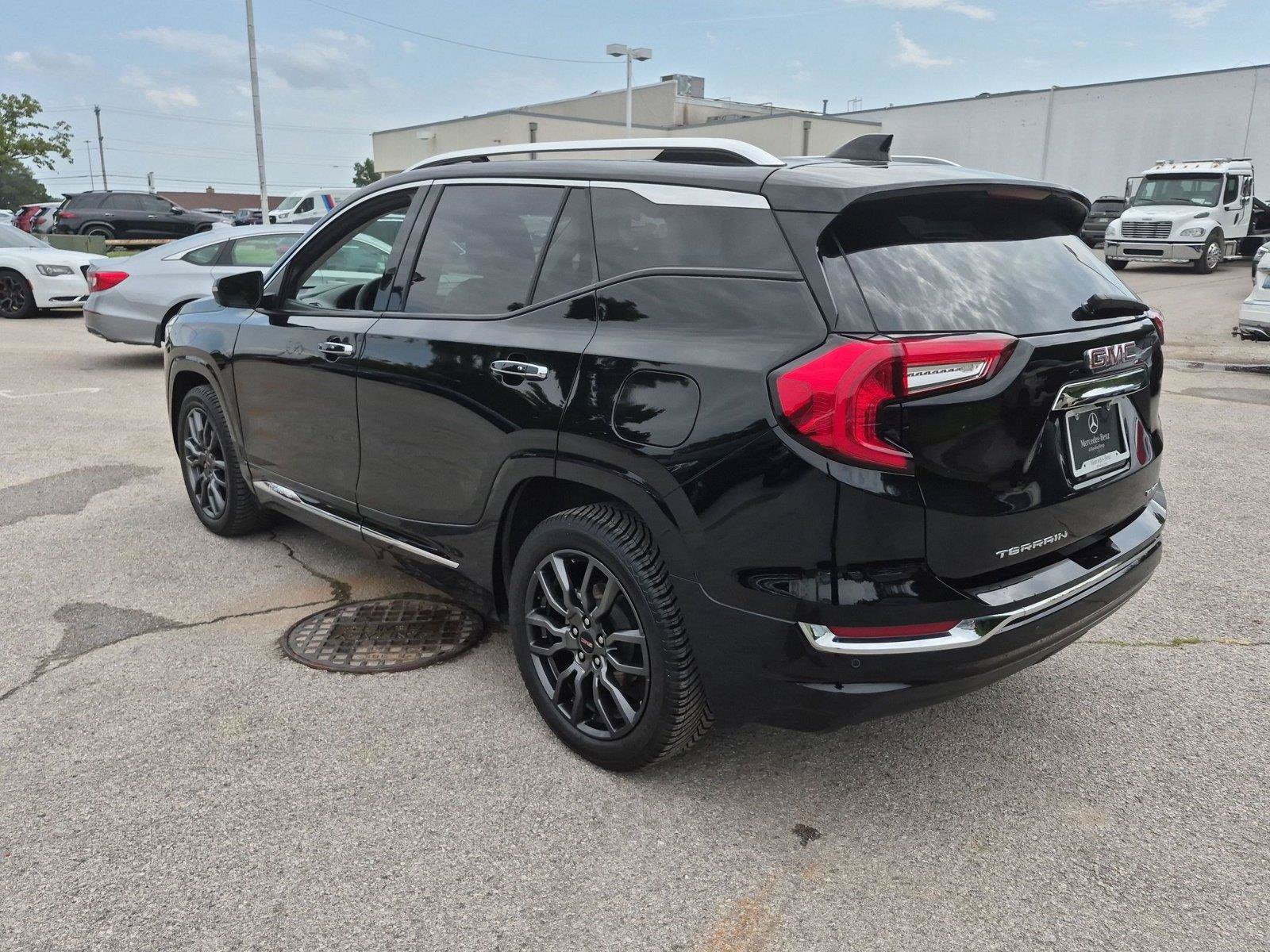 Used 2023 GMC Terrain Denali w/ Black Diamond Edition AWD/4WD image 3