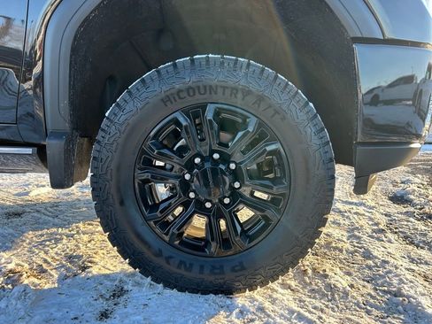 Used 2022 GMC Sierra 2500 Denali w/ Denali Black Diamond Edition image 17