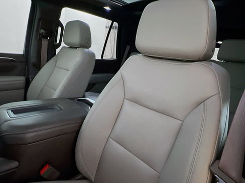 Used 2022 Chevrolet Tahoe Z71 w/ Off-Road Capability Package image 11