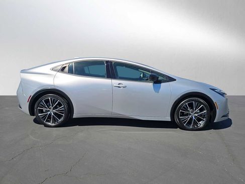 Used 2025 Toyota Prius XLE image 2