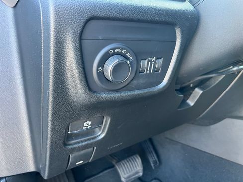 Used 2024 Jeep Grand Cherokee Altitude AWD/4WD image 19