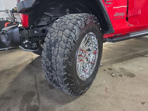 Used 2021 Jeep Gladiator Mojave AWD/4WD image 32
