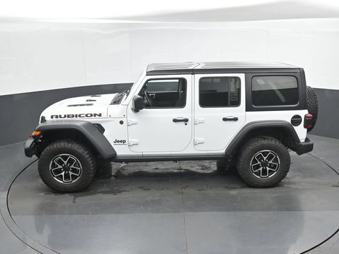Used 2025 Jeep Wrangler Unlimited Rubicon AWD/4WD image 37