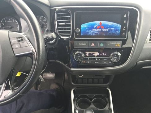 Used 2018 Mitsubishi Outlander SE image 14