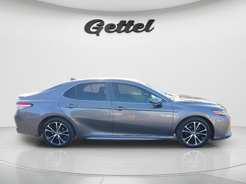 Used 2020 Toyota Camry SE w/ Convenience Package FWD image 4