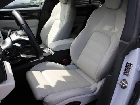 Used 2024 Porsche Macan 4 Electric image 5