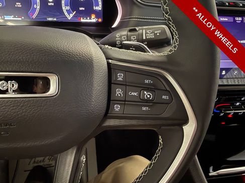 Used 2024 Jeep Grand Cherokee Altitude AWD/4WD image 19