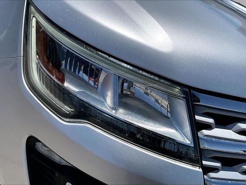 Used 2019 Ford Explorer XLT w/ Equipment Group 201A FWD image 27