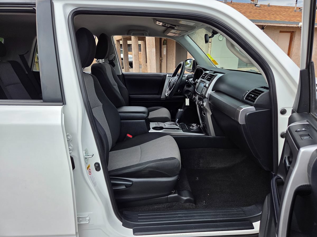 Used 2018 Toyota 4Runner SR5 AWD/4WD image 52