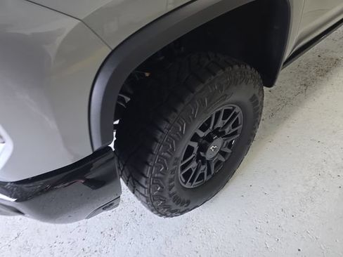Certified 2025 Chevrolet Silverado 2500 ZR2 AWD/4WD image 9