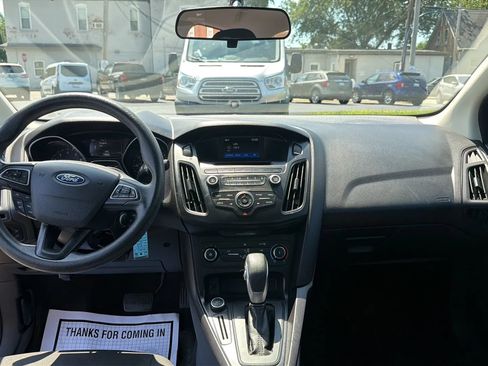 Used 2017 Ford Focus SE FWD image 11