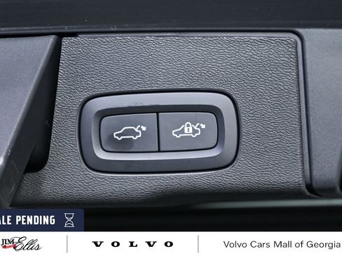 Certified 2023 Volvo XC60 B5 Plus w/ Climate Package image 33