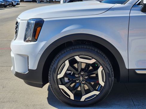 New 2025 Kia Telluride S image 5