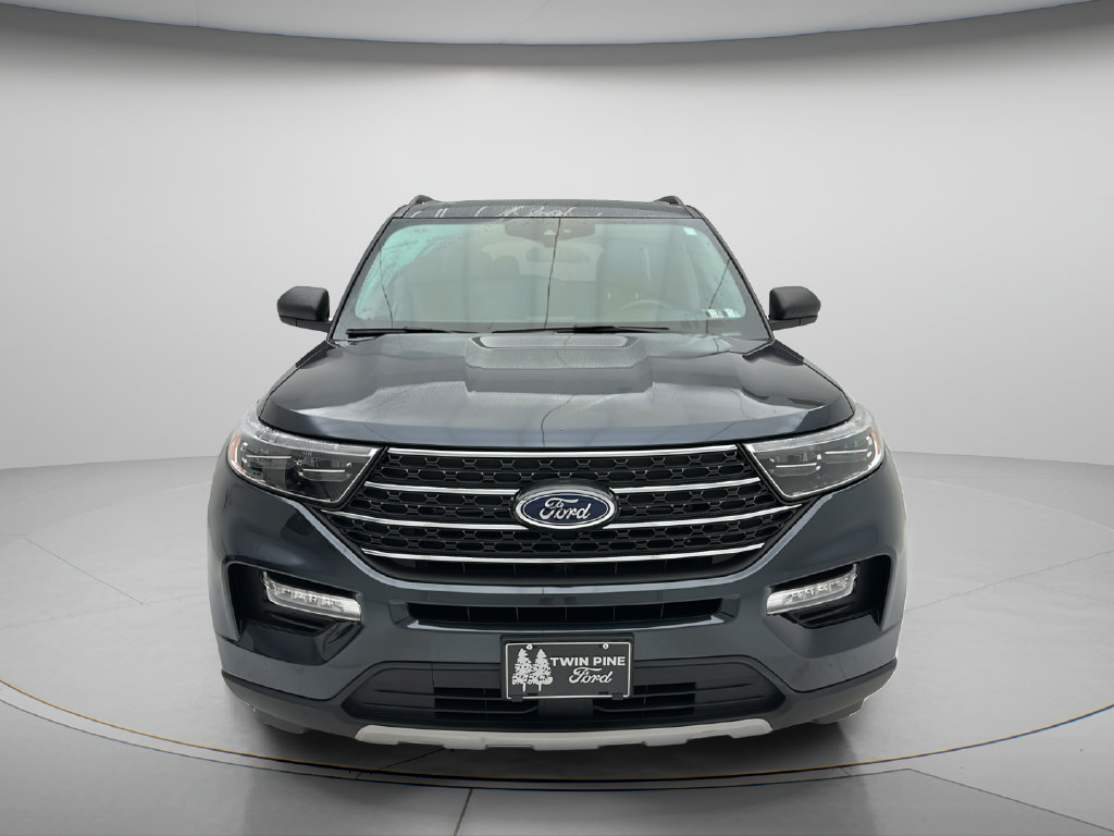 Used 2023 Ford Explorer XLT w/ Equipment Group 202A AWD/4WD image 2