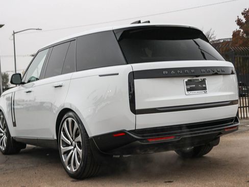 New 2025 Land Rover Range Rover SE image 7