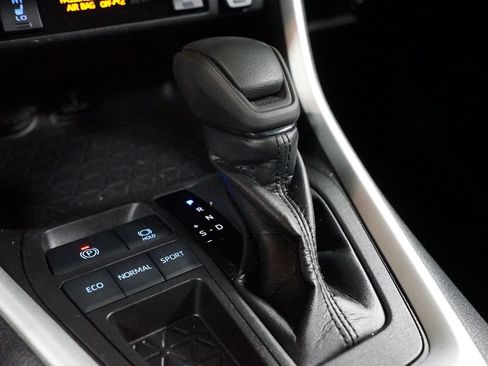 Certified 2022 Toyota RAV4 XLE w/ Convenience Package FWD image 20