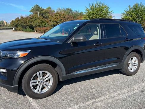 Used 2022 Ford Explorer XLT w/ Equipment Group 202A image 30