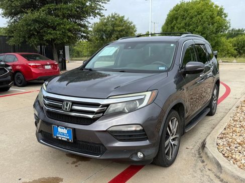 Used 2018 Honda Pilot Touring image 1