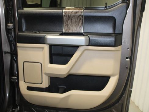 Used 2019 Ford F250 Lariat w/ Chrome Package image 25