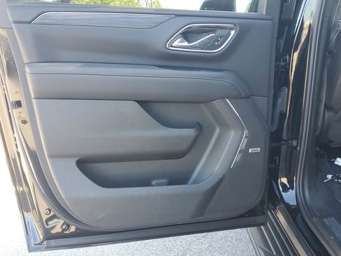 Used 2024 GMC Yukon XL SLT w/ SLT Luxury Package image 13