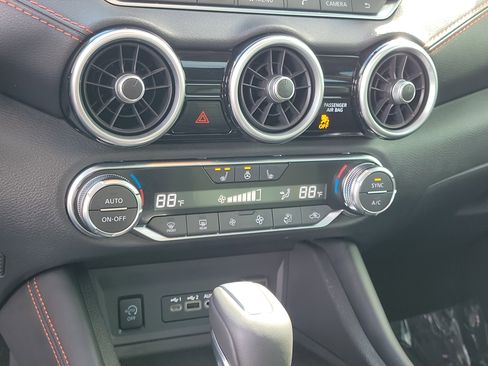 Used 2024 Nissan Sentra SR w/ SR Premium Package image 27