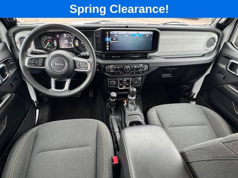 Used 2024 Jeep Wrangler Unlimited Sahara AWD/4WD image 16