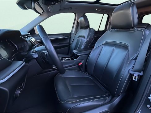 Used 2022 Jeep Grand Cherokee Limited image 11