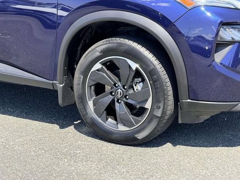 Used 2025 Nissan Rogue SV w/ SV Premium Package FWD image 7