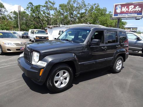 Used 2011 Jeep Liberty Sport image 14