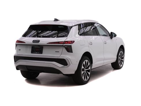New 2026 Audi Q3 quattro 2.0T AWD/4WD image 4