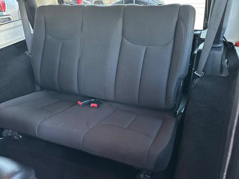 Used 2017 Jeep Wrangler Sport w/ Quick Order Package 24S AWD/4WD image 11