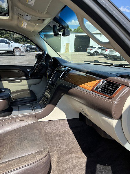 Used 2013 Cadillac Escalade Platinum RWD image 15