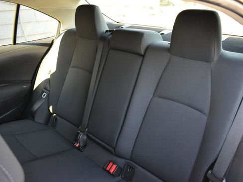 Used 2022 Toyota Corolla LE image 32