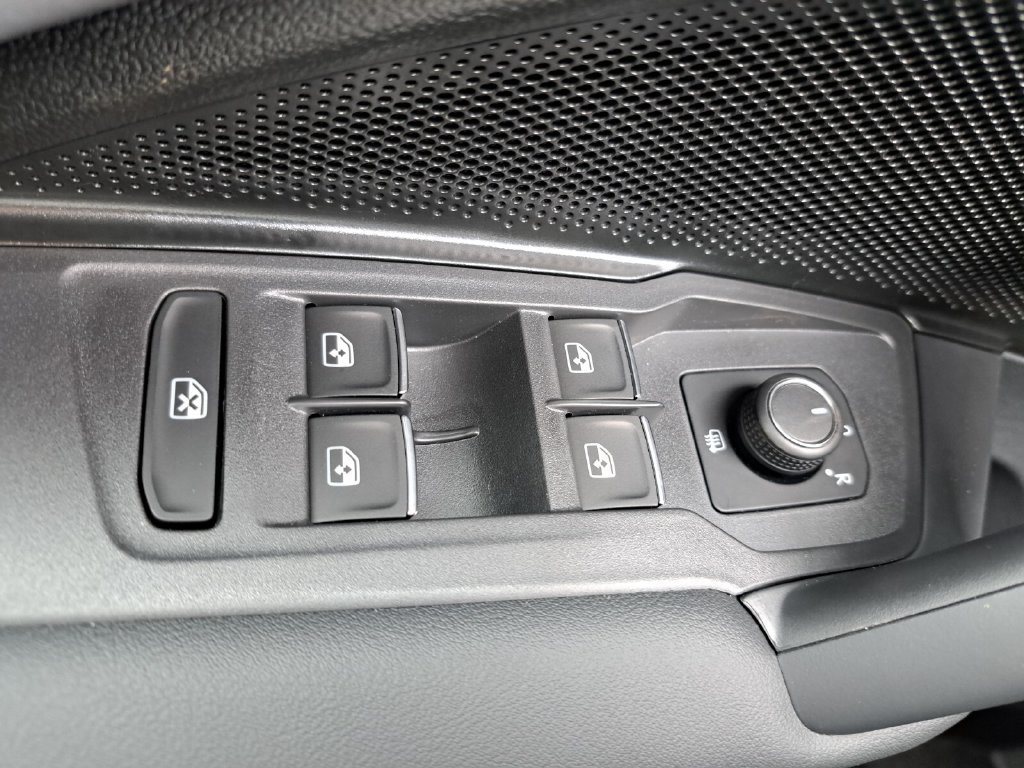 Used 2026 Volkswagen Tiguan SE AWD/4WD image 16