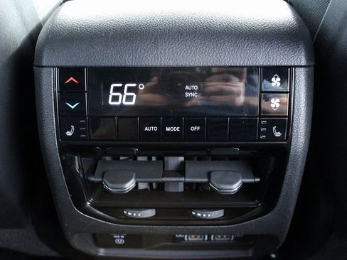 Used 2024 Jeep Grand Cherokee L Limited w/ Luxury Tech Group II image 23