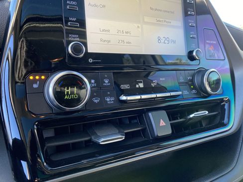 Used 2022 Toyota Highlander XLE image 40