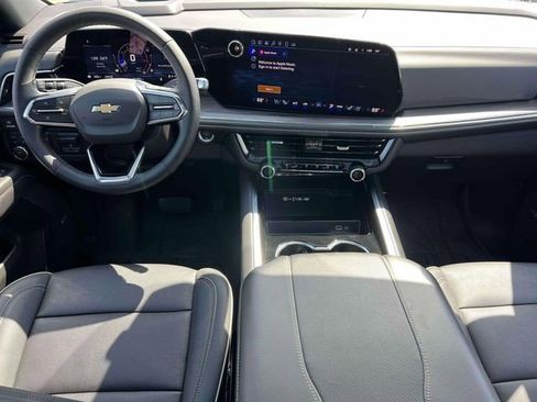 Certified 2025 Chevrolet Suburban Premier w/ Sun And Tow Package image 20