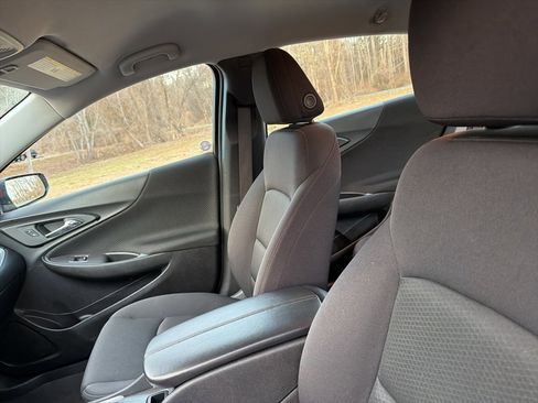 Used 2024 Chevrolet Malibu LT image 9