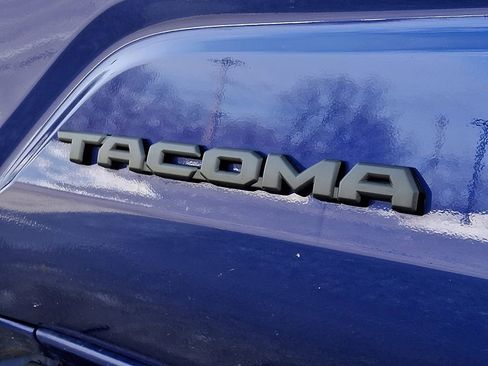 Used 2025 Toyota Tacoma SR5 image 31