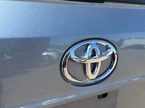 Used 2023 Toyota Highlander XLE AWD/4WD image 13