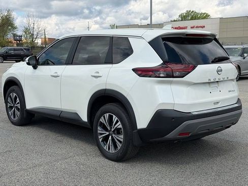 Used 2023 Nissan Rogue SV image 5