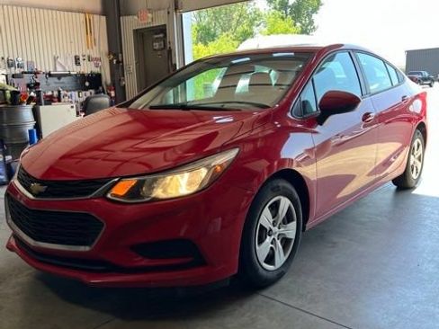 Used 2018 Chevrolet Cruze LS FWD image 1