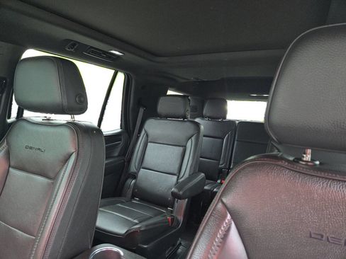 Used 2021 GMC Yukon Denali w/ Advanced Technology Package AWD/4WD image 10