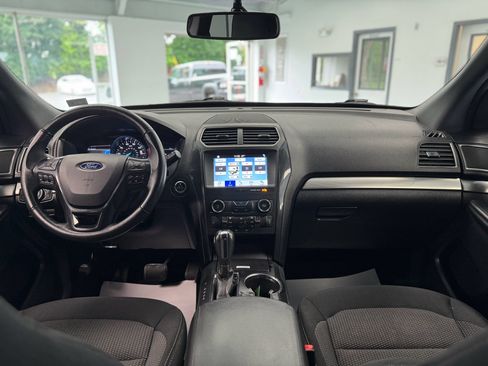 Used 2019 Ford Explorer XLT w/ Equipment Group 201A AWD/4WD image 24