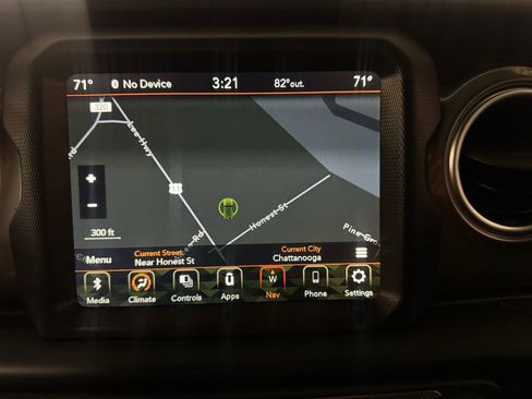Used 2022 Jeep Wrangler Unlimited Sahara AWD/4WD image 27