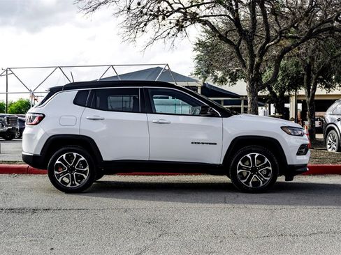 Used 2024 Jeep Compass Limited image 4